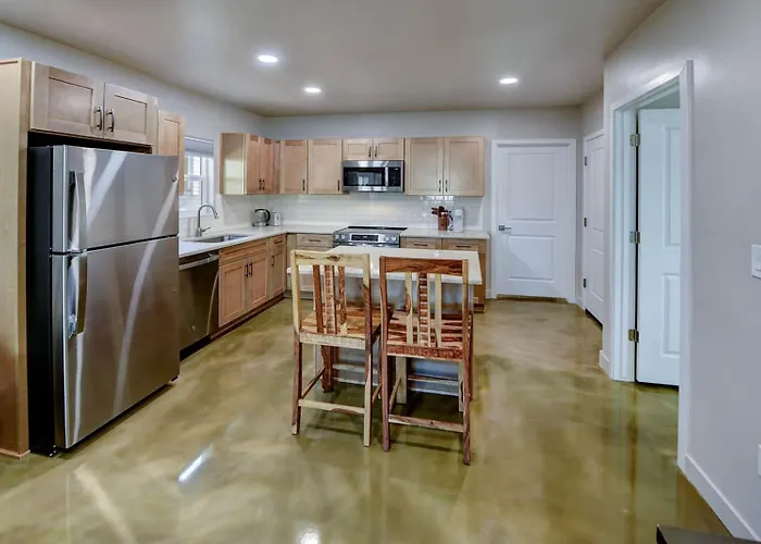 Saguaro Grove, Built '26, Smart Lock, Quiet Cul-de-sac Holiday home *
